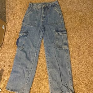 High waisted flap pocket cargo jeans,color:light wash,size: small in women